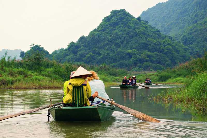 Những Món Quà Lưu Niệm Mà Bạn Phải Nên Mua Ở Việt Nam